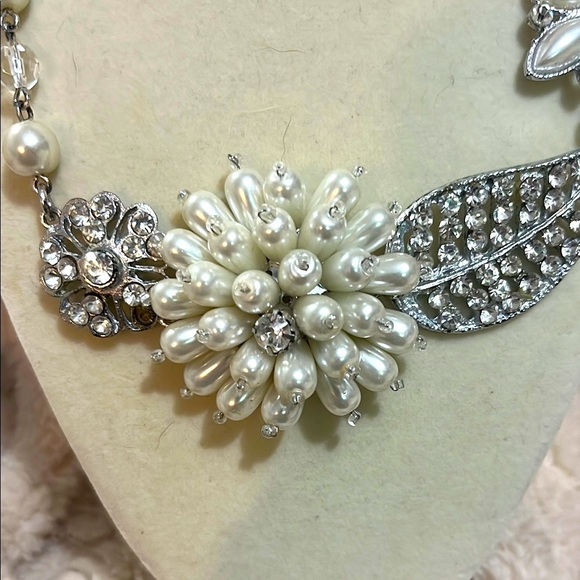 Vintage Glamorous Silver,  Pearls and Crystal Statement Necklace - Picture 2 of 6